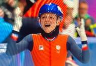 Afbeelding met persoon, Menselijk gezicht, kleding, sport

Door AI gegenereerde inhoud is mogelijk onjuist.